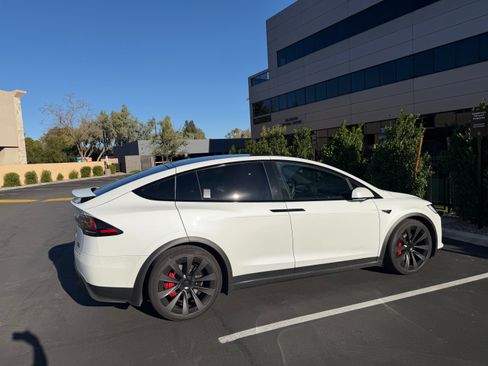 Used 2023 Tesla Model X Plaid image 9