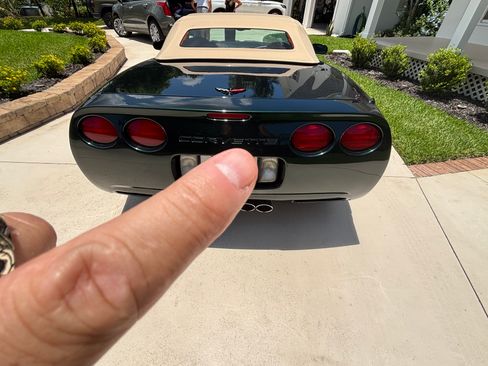 Used 2001 Chevrolet Corvette Convertible w/ Preferred Equipment Group2 RWD image 6