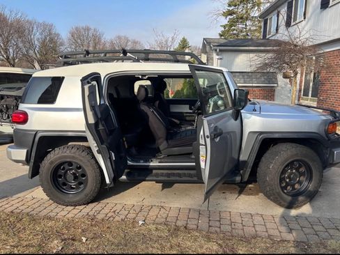 Used 2007 Toyota FJ Cruiser 4WD w/ Upgrade Pkg 2 image 6