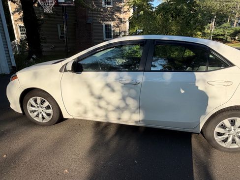 Used 2014 Toyota Corolla LE FWD image 4