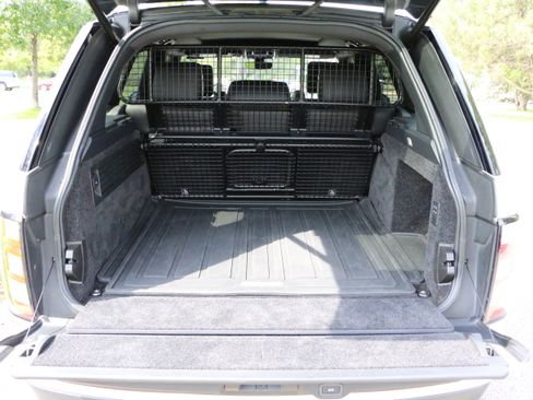 Used 2017 Land Rover Range Rover HSE image 12