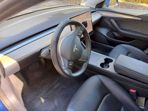 Used 2022 Tesla Model 3 Standard Range image 11
