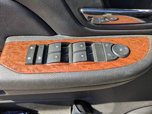 Used 2008 GMC Sierra 2500 SLT w/ Z71 Off-Road Package image 8