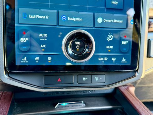 Used 2022 Ford Expedition Max Limited image 27