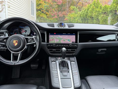 Used 2021 Porsche Macan S image 9