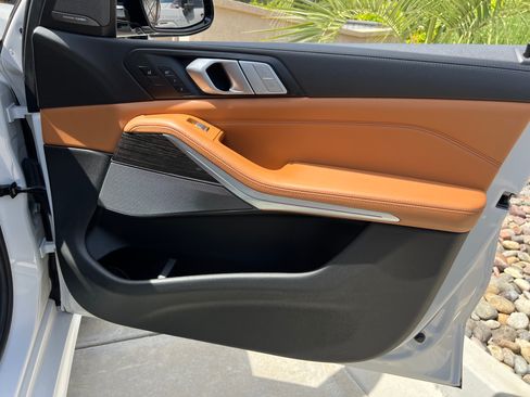 Used 2019 BMW X7 xDrive50i w/ M Sport Package image 18