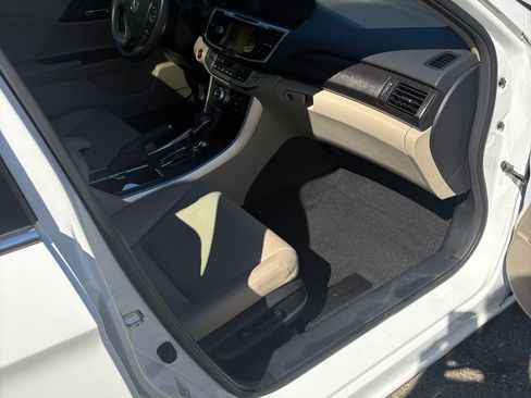 Used 2014 Honda Accord Touring image 2