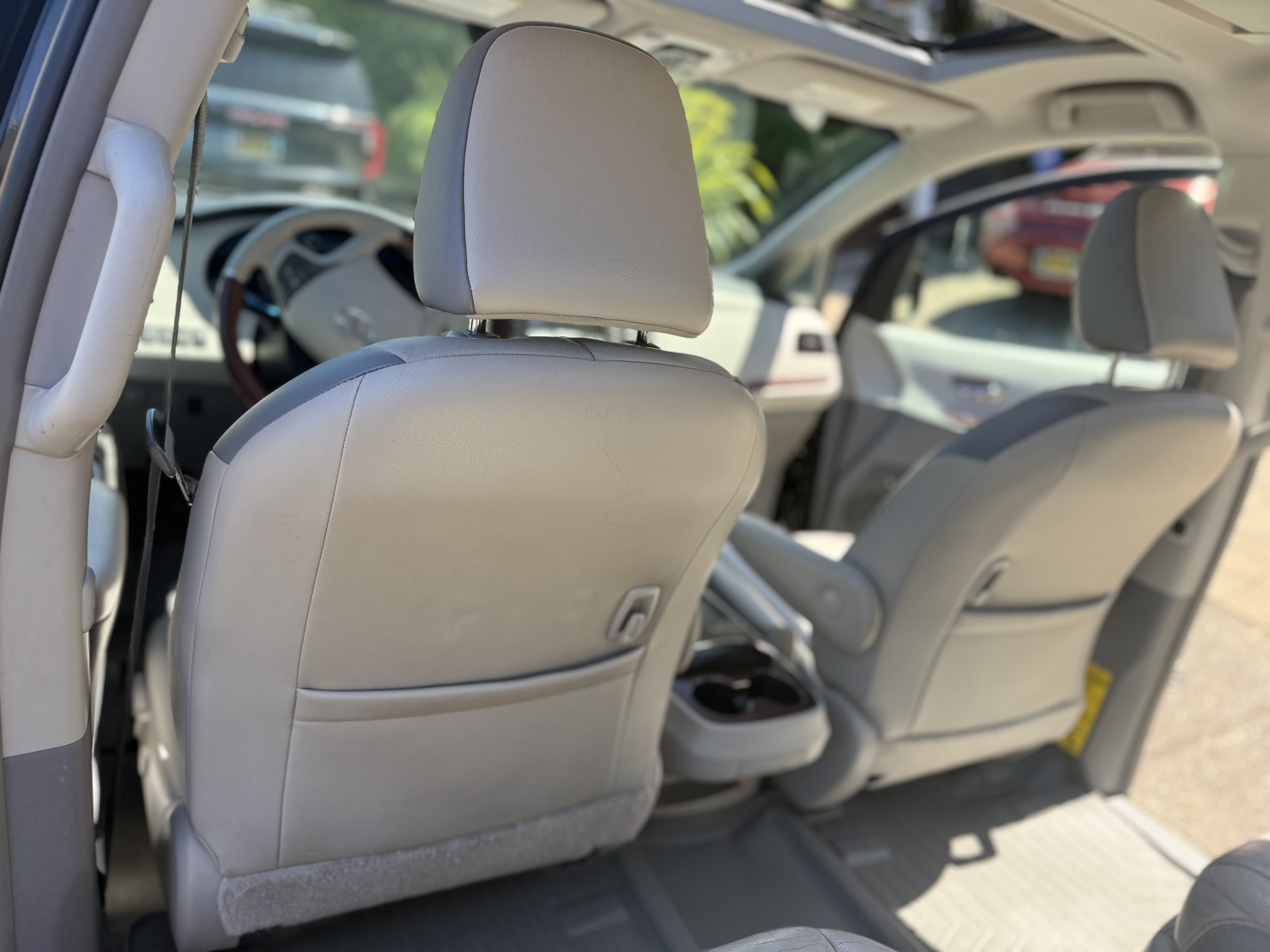 Used 2013 Toyota Sienna Limited w/ Premium Pkg FWD image 9