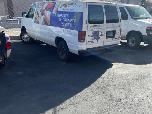 Used 2012 Ford E-150 and Econoline 150 w/ PWR Group image 2