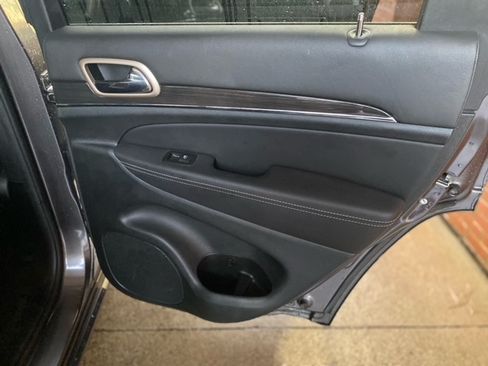 Used 2015 Jeep Grand Cherokee Overland image 11