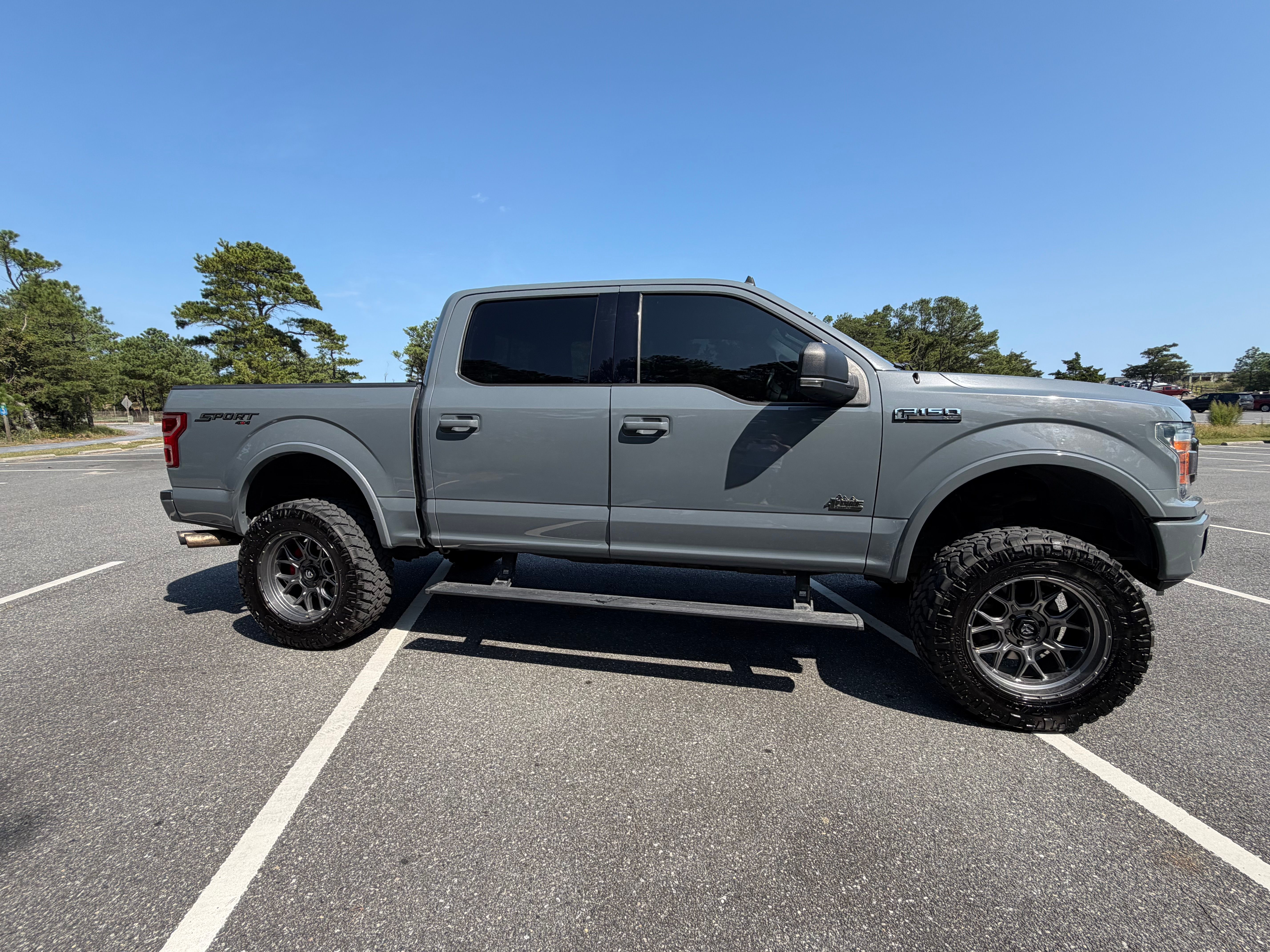 Used 2019 Ford F150 XLT w/ Equipment Group 302A Luxury AWD/4WD image 6