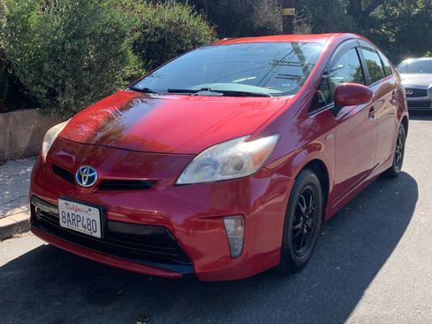 Used 2015 Toyota Prius Four image 1