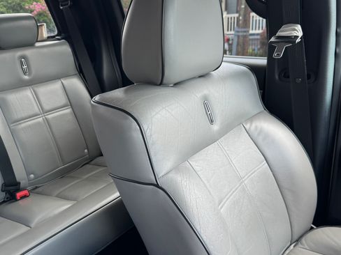 Used 2007 Lincoln Mark LT 2WD image 23