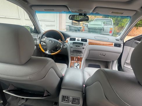 Used 2005 Lexus ES 330 image 2