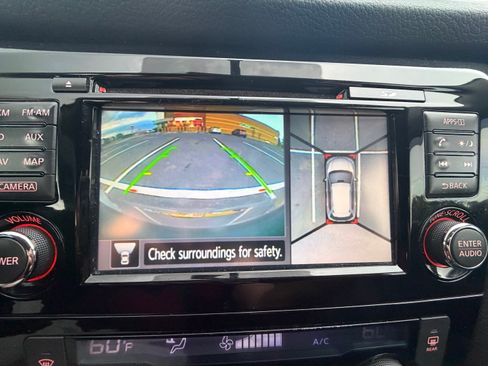 Used 2015 Nissan Rogue SL AWD/4WD image 9