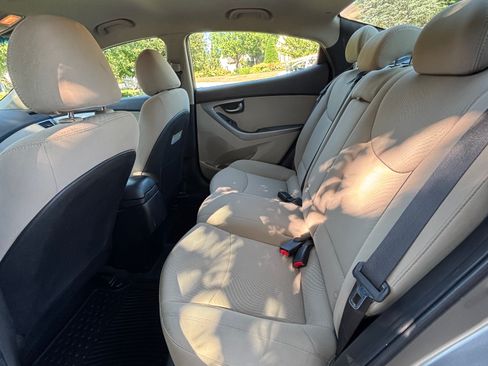 Used 2014 Hyundai Elantra SE w/ Option Group 02 image 9