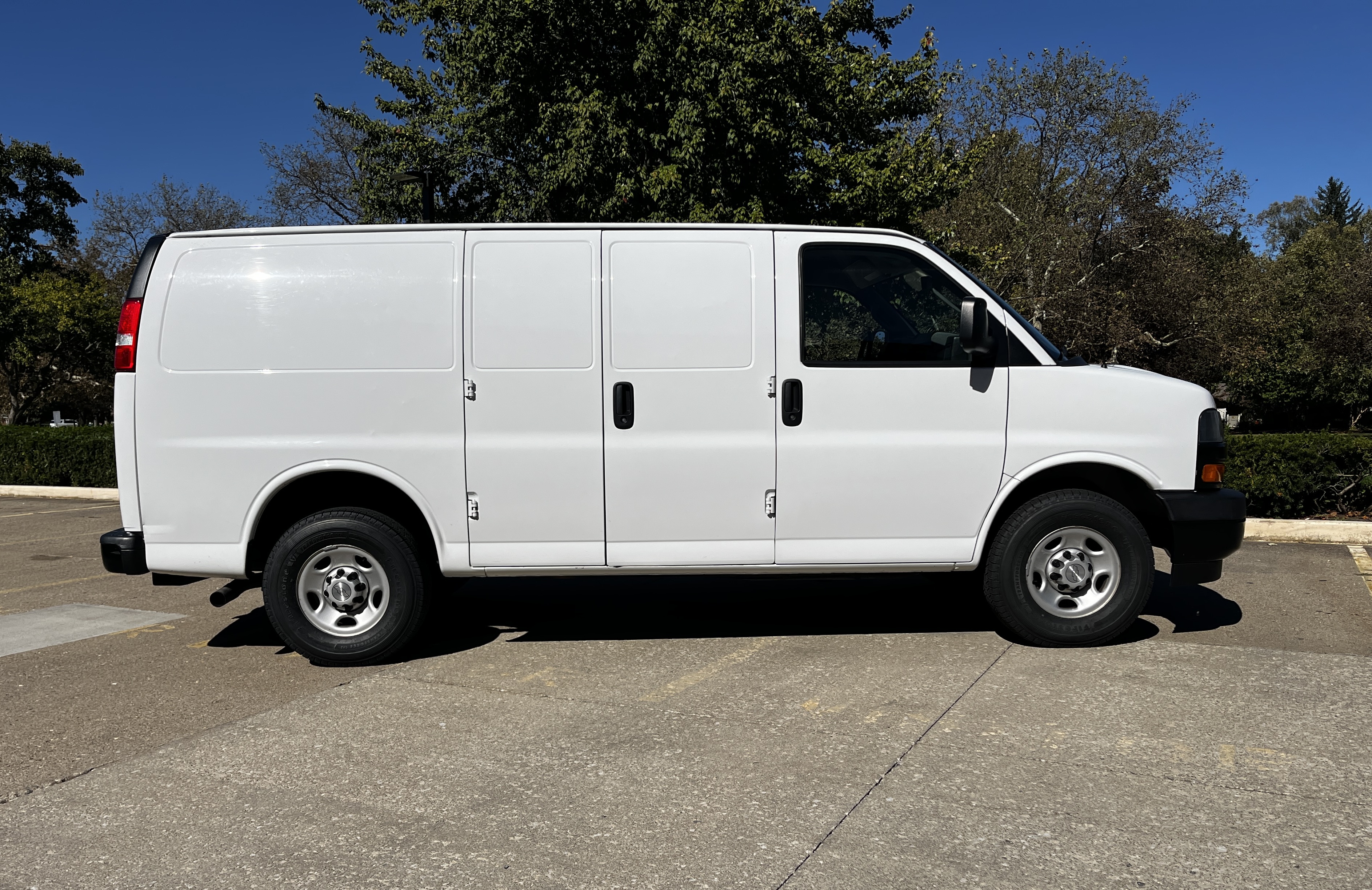 Used 2019 Chevrolet Express 2500 w/ Driver Convenience Package RWD image 2