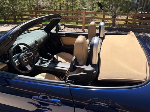 Used 2011 MAZDA MX-5 Miata Grand Touring w/ Premium Pkg RWD image 20