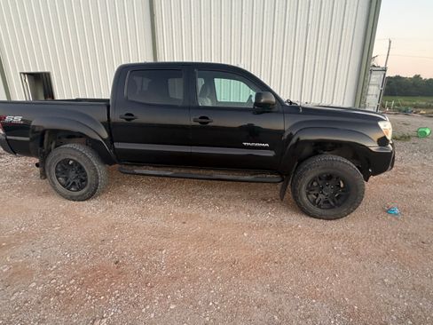 Used 2015 Toyota Tacoma 4x4 Double Cab w/ SR5 Package image 2