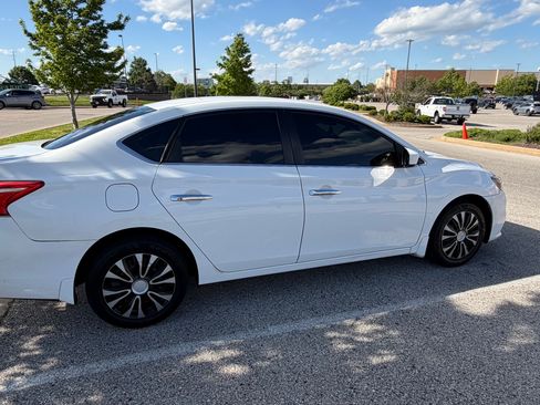 Used 2017 Nissan Sentra S FWD image 4