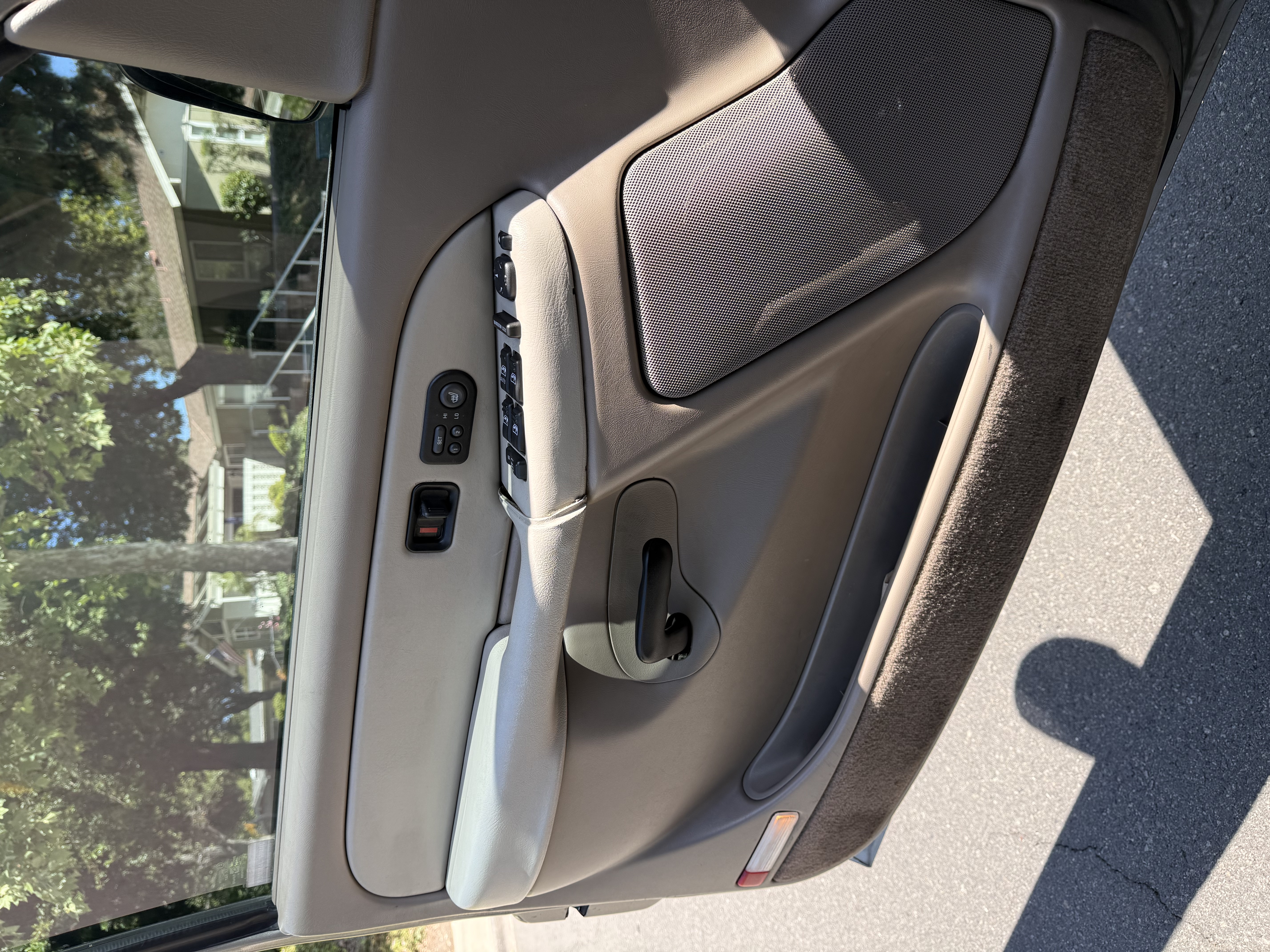 Used 2002 Chevrolet Tahoe LT RWD image 23