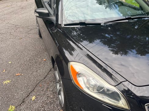 Used 2011 Volvo C70 T5 FWD image 2