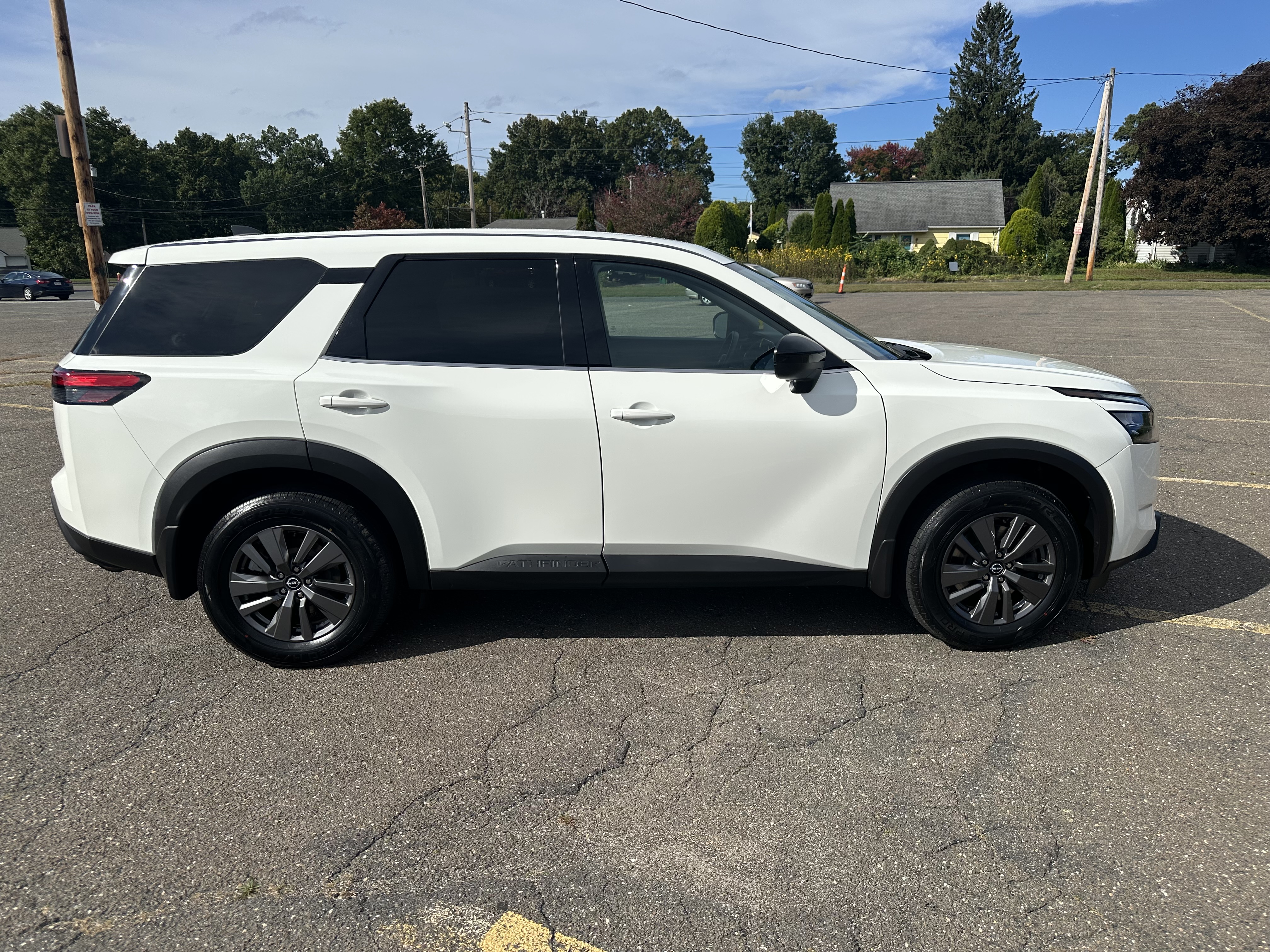 Used 2024 Nissan Pathfinder S AWD/4WD image 4