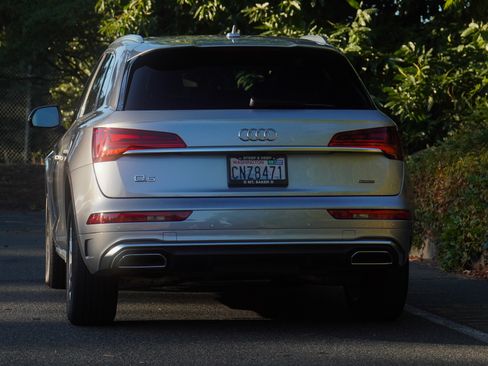 Used 2023 Audi Q5 2.0T Premium w/ Convenience Package AWD/4WD image 5
