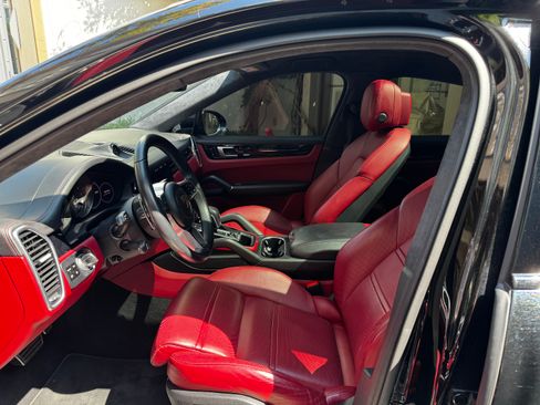 Used 2021 Porsche Cayenne GTS AWD/4WD image 16