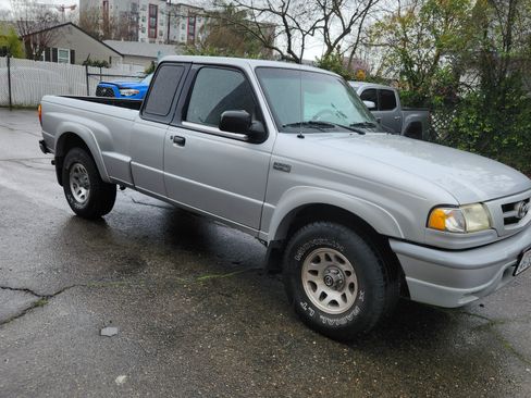 Used 2002 MAZDA B-Series Pickup 2WD Cab Plus B3000 image 2