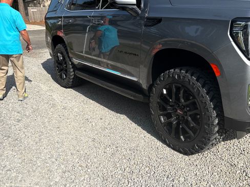 Used 2022 GMC Yukon SLT w/ SLT Premium Package image 6