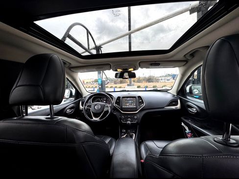 Used 2015 Jeep Cherokee Limited w/ Luxury Group image 6