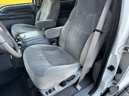 Used 2001 Ford Excursion XLT image 14