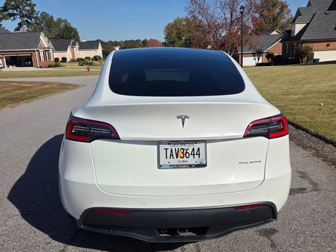 Used 2020 Tesla Model Y Long Range image 8