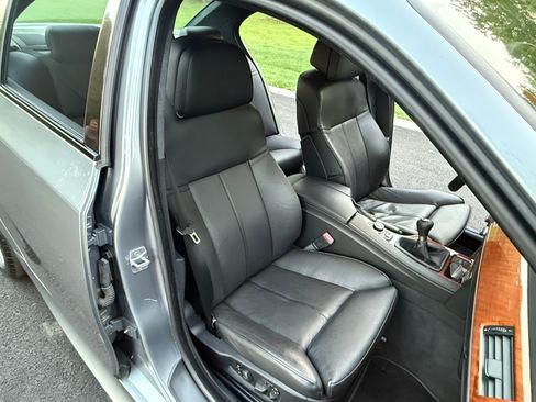 Used 2010 BMW M5 image 9