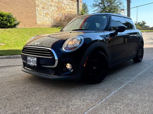 Used 2017 MINI Cooper 2-Door Hardtop image 5