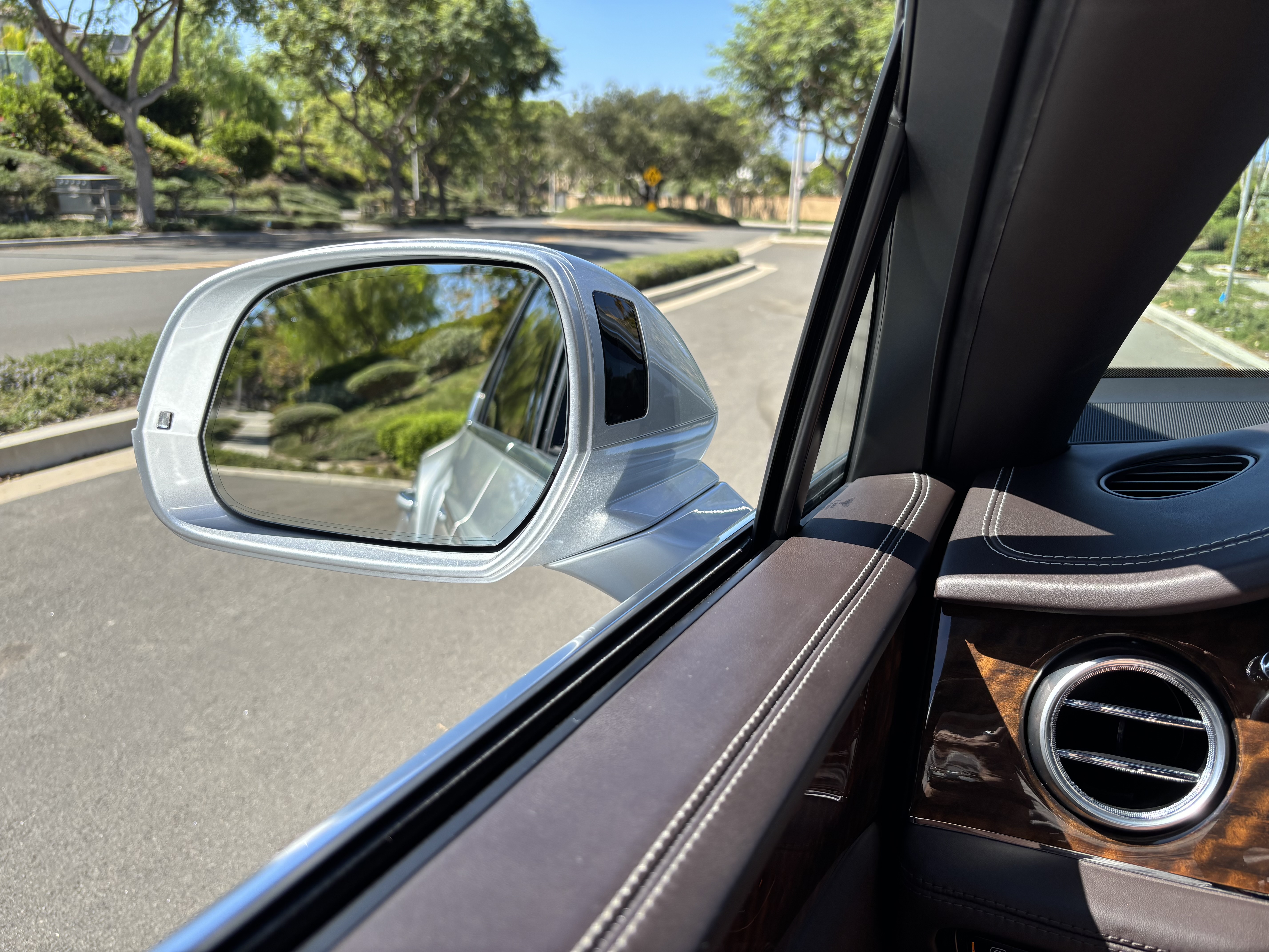 Used 2018 Bentley Bentayga AWD/4WD image 16