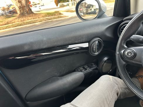 Used 2019 MINI Cooper 4-Door Hardtop image 11