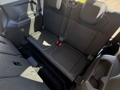 Used 2021 Volkswagen Tiguan SE w/ Panoramic Sunroof Package FWD image 20