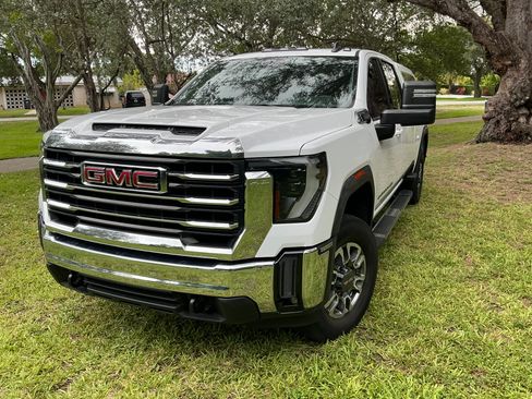 Used 2024 GMC Sierra 2500 SLE w/ SLE Value Package; AWD/4WD image 4
