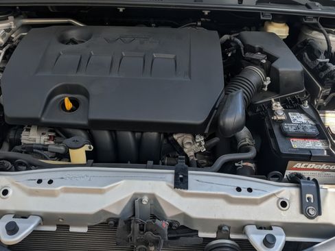 Used 2017 Toyota Corolla LE image 17