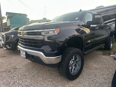 Used 2022 Chevrolet Silverado 1500 LT AWD/4WD image 12