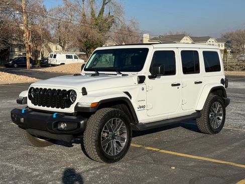 Used 2024 Jeep Wrangler Unlimited Sahara w/ Technology Group image 1