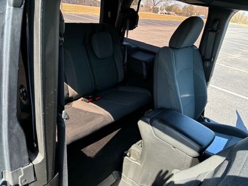 Used 2025 Jeep Wrangler Sport image 9