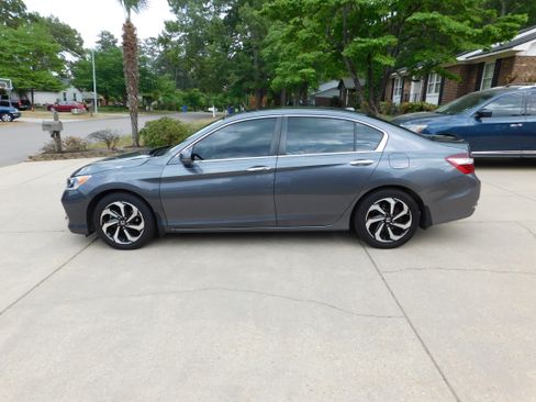 Used 2017 Honda Accord EX-L image 10