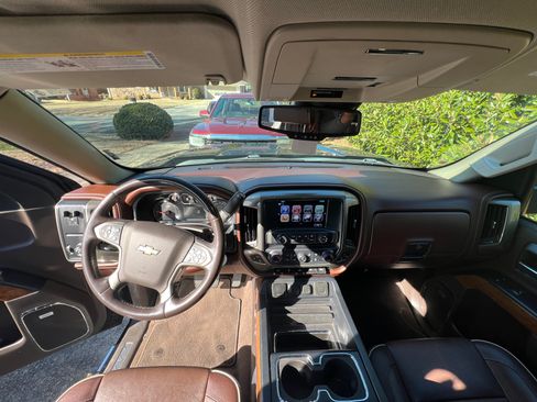 Used 2018 Chevrolet Silverado 1500 High Country image 25