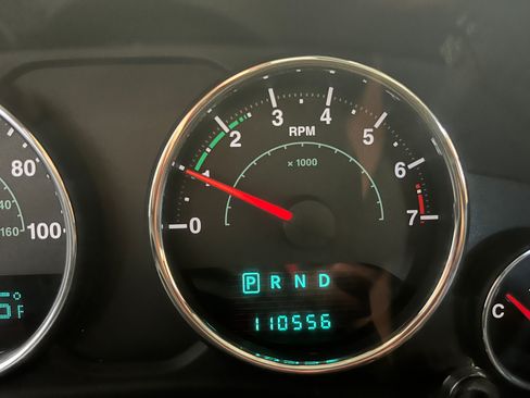 Used 2013 Jeep Wrangler Unlimited Sahara image 2