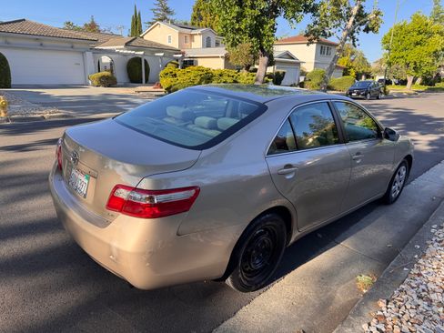 Used 2009 Toyota Camry LE FWD image 8