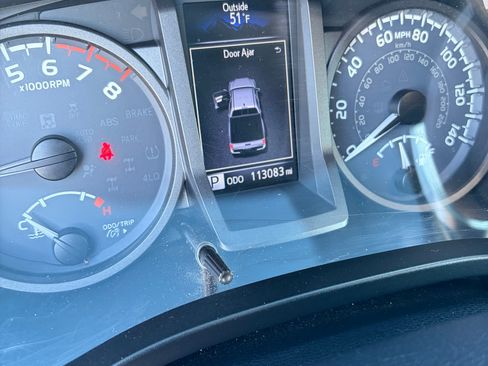 Used 2016 Toyota Tacoma TRD Off-Road w/ Premium & Technology Package image 5