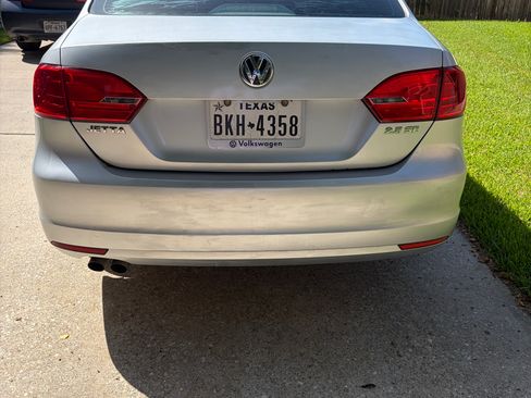 Used 2011 Volkswagen Jetta SE FWD image 4